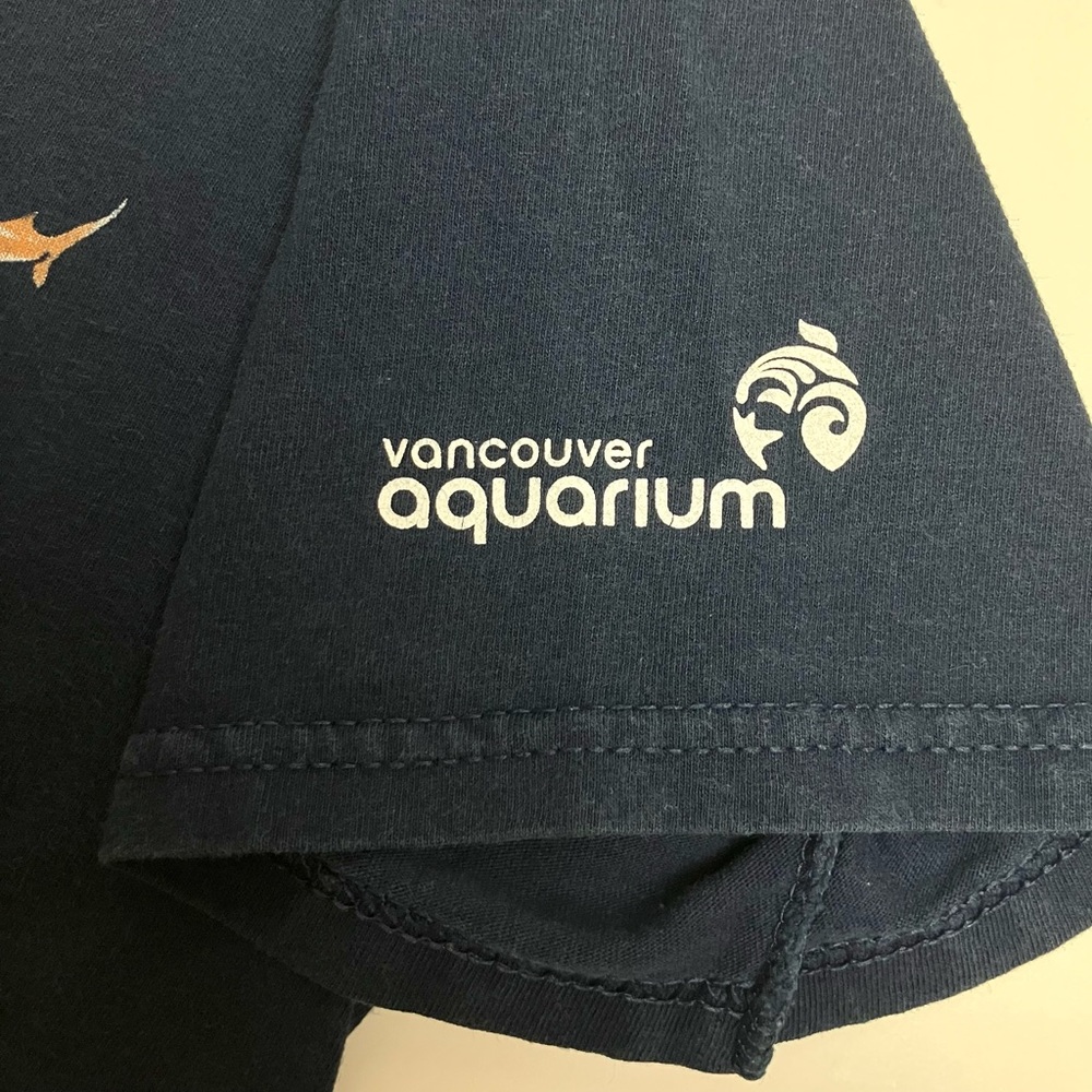 90s Vintage Graphic T-Shirt 1999 Boys Size Medium Tee Sharks Vancouver Aquarium - Picture 6 of 12